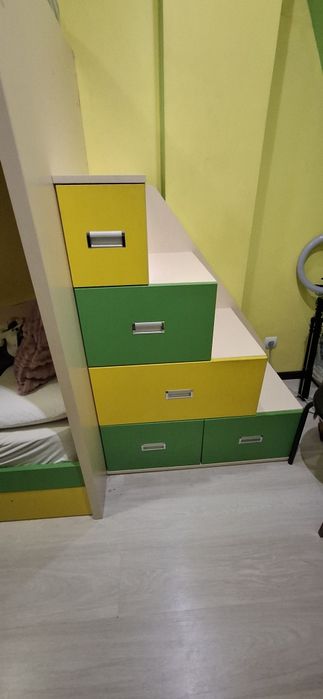 Меблі в дитячу двоповерхові ліжка і шафа