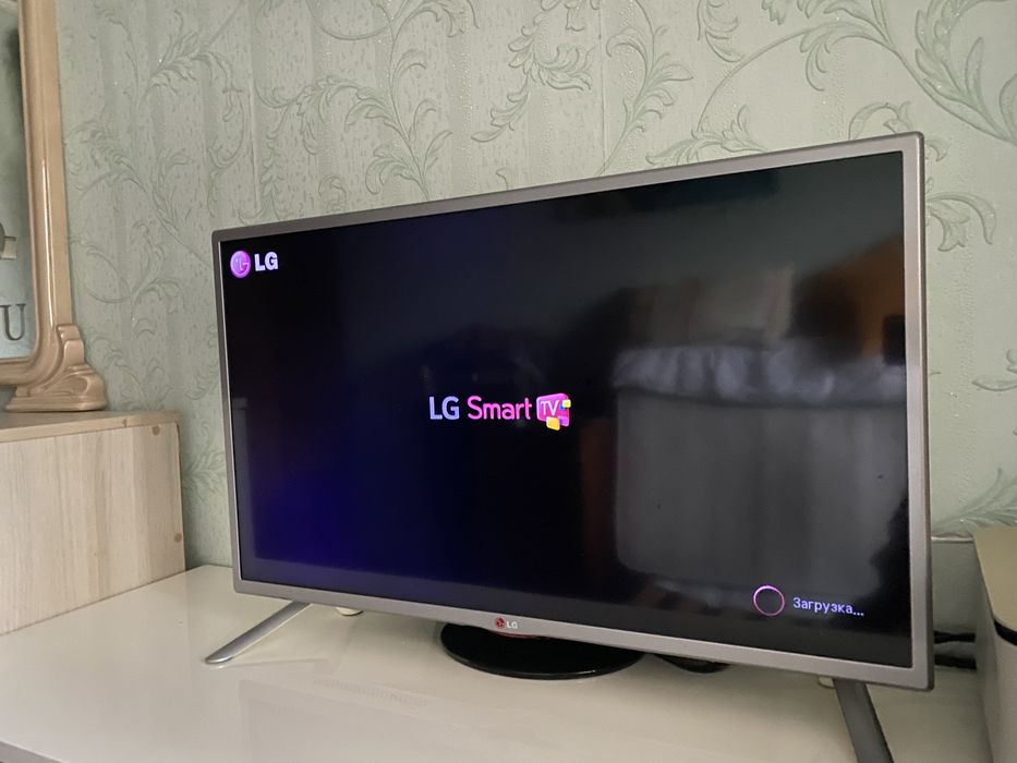 Телевізор LG 32 дюйма Smart TV LG32LB570U-ZJ