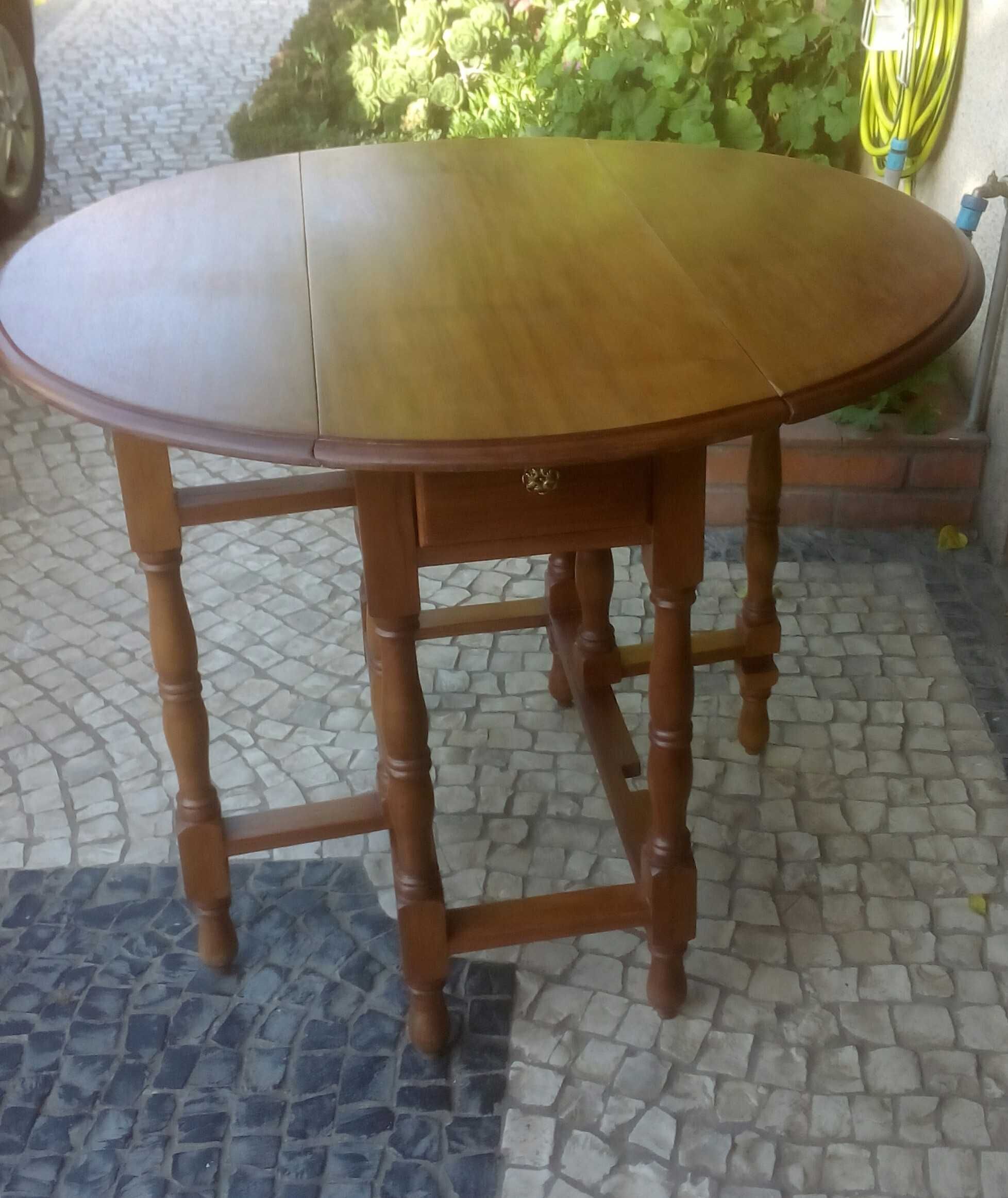 Mesa de abas em mogno