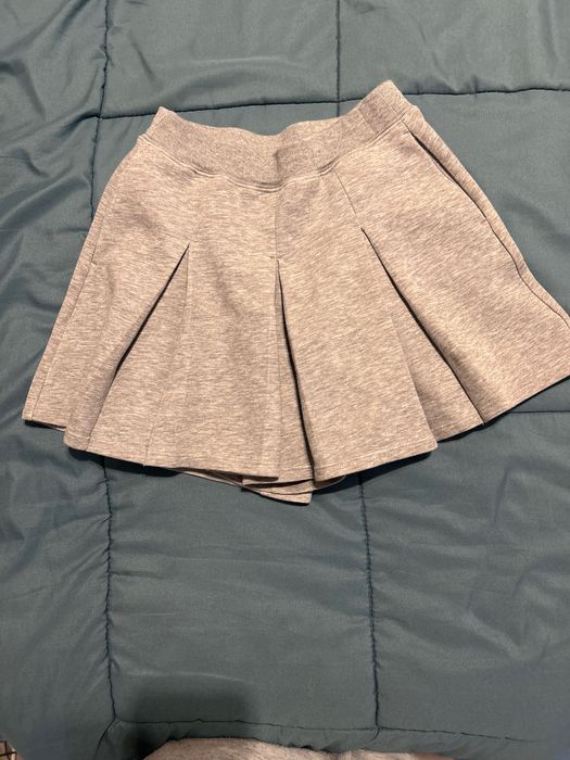 Світшот  Sisley та юбка шорти Uniqlo