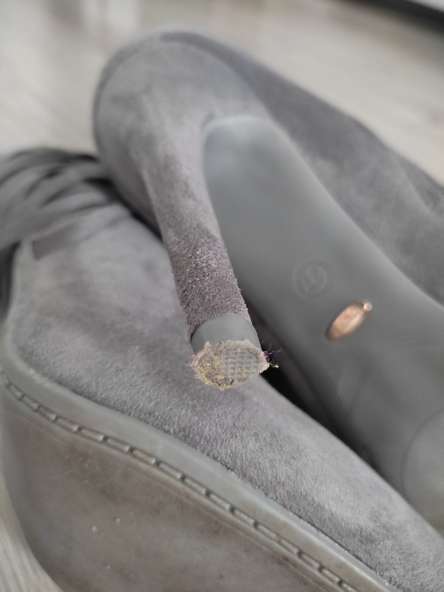 Buty damskie na obcasie, roz 37, stan bdb, szare, bootki, hit