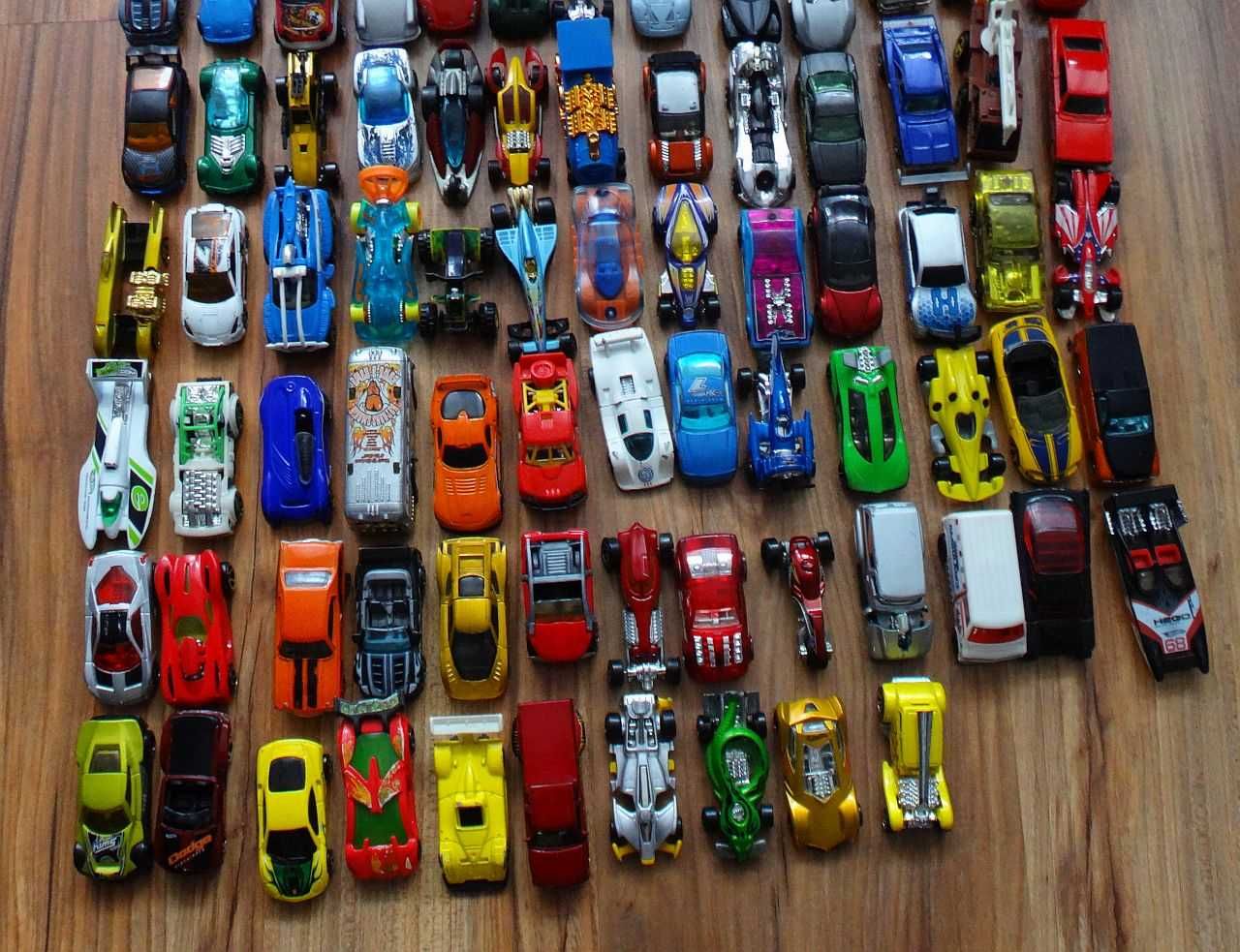 Hot Wheels autka resoraki samochodziki stare PRL  220szt.