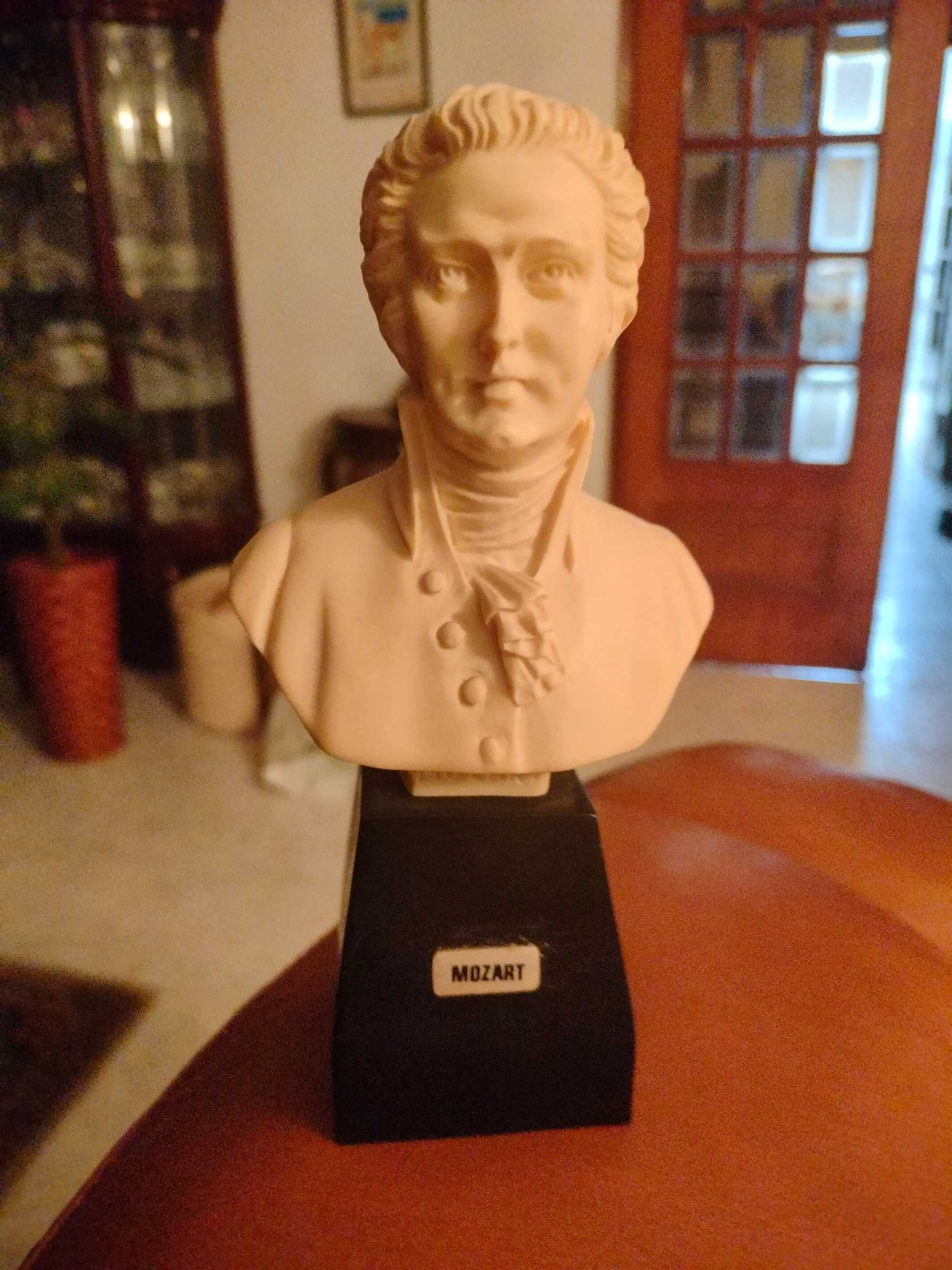Busto de Mozart.