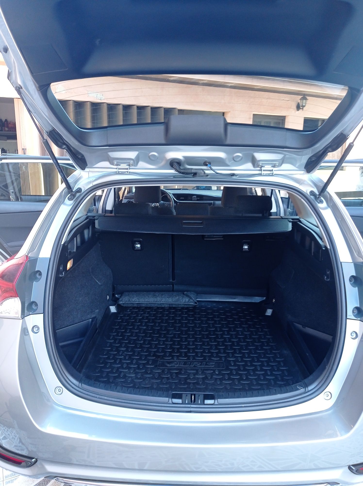 Toyota Auris 1.4D4D pack tekno + sport