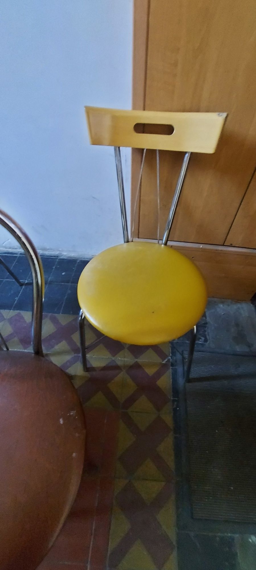 Sprzedam cztery krzesła do kuchni