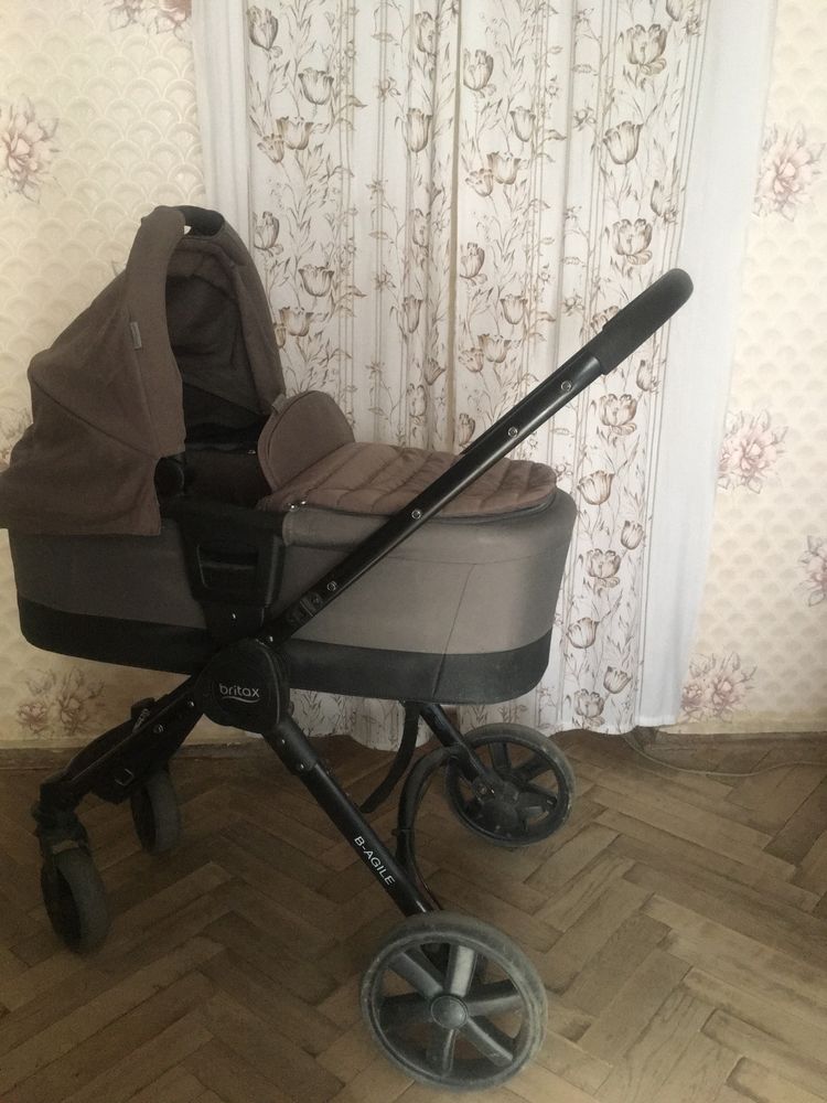 Продам коляску Britax