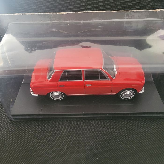 Carro miniatura Datsun
