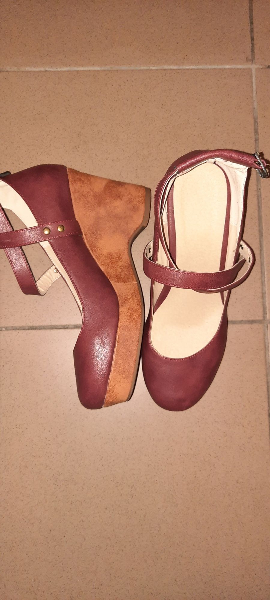 Buty nowe na koturnie 40