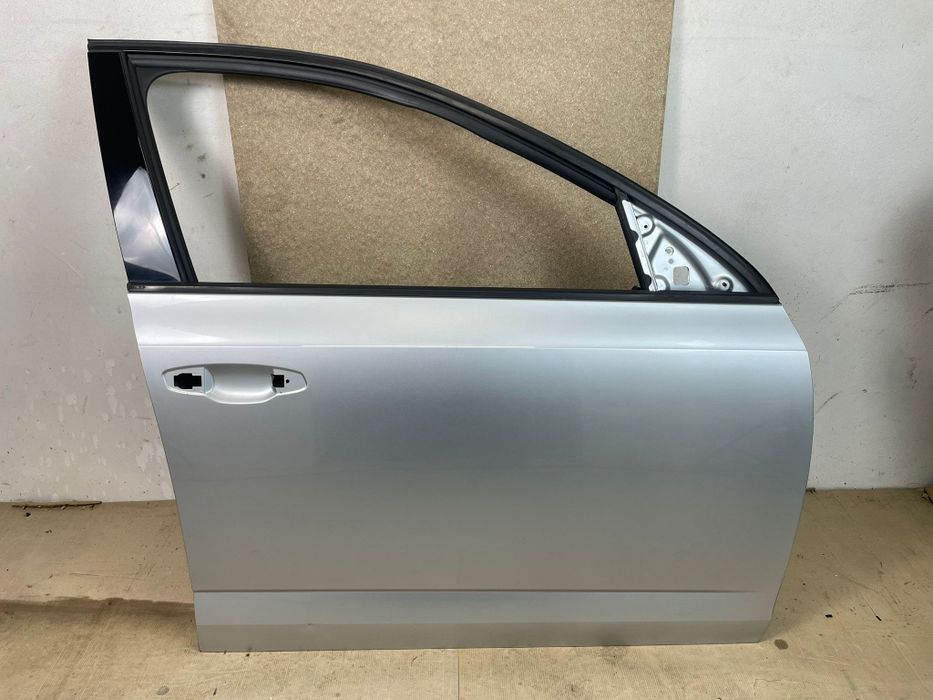 Skoda Octavia III  Drzwi Prawe Przód Kolor LA7W