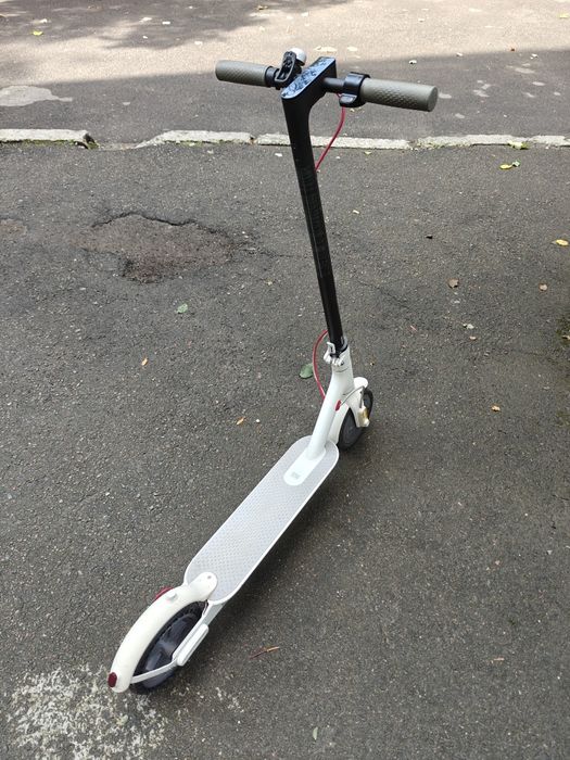 Електросамокат Xiaomi Mi Electric Scooter M365 (білий)