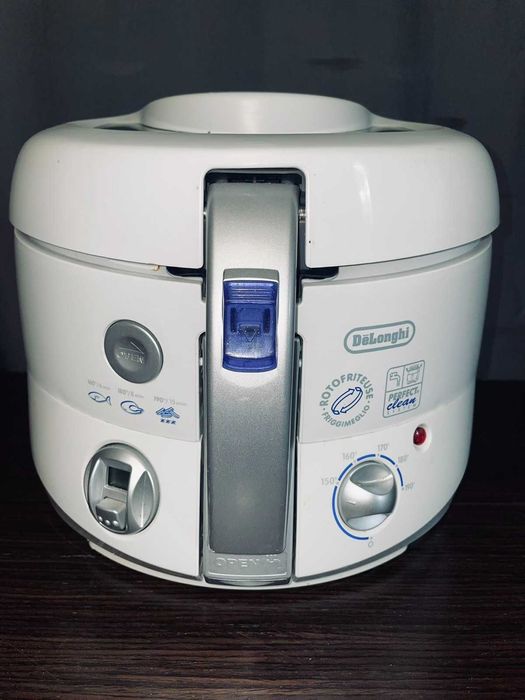 Фритюрница DeLonghi (Делонги) оригинал, корзина с наклоном, как НОВАЯ