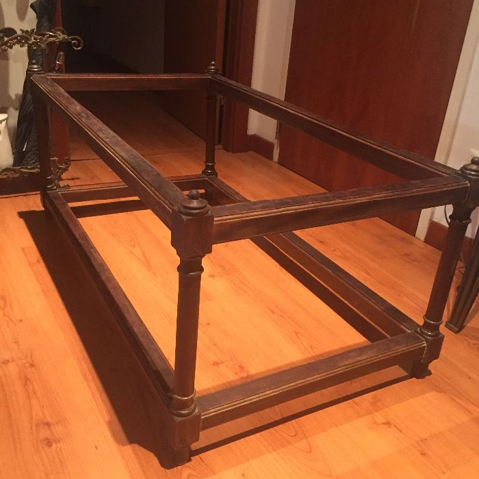 Mesa antiga em carvalho