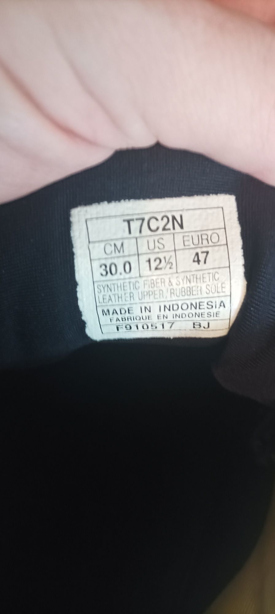 Продам кроссовки ASICS б/у в отличном состоянии.