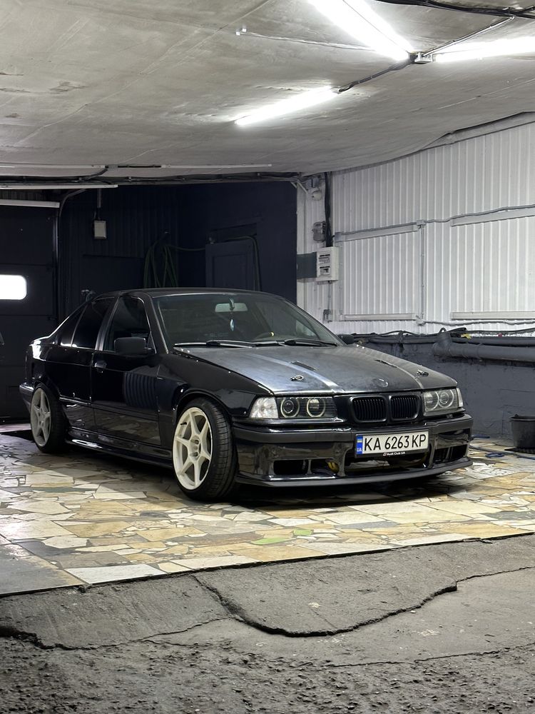 BMW e36 (дрифт корч)