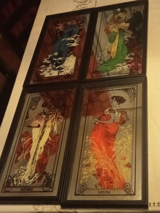 Quatro quadros espalhados verão primavera outono inverno mucha