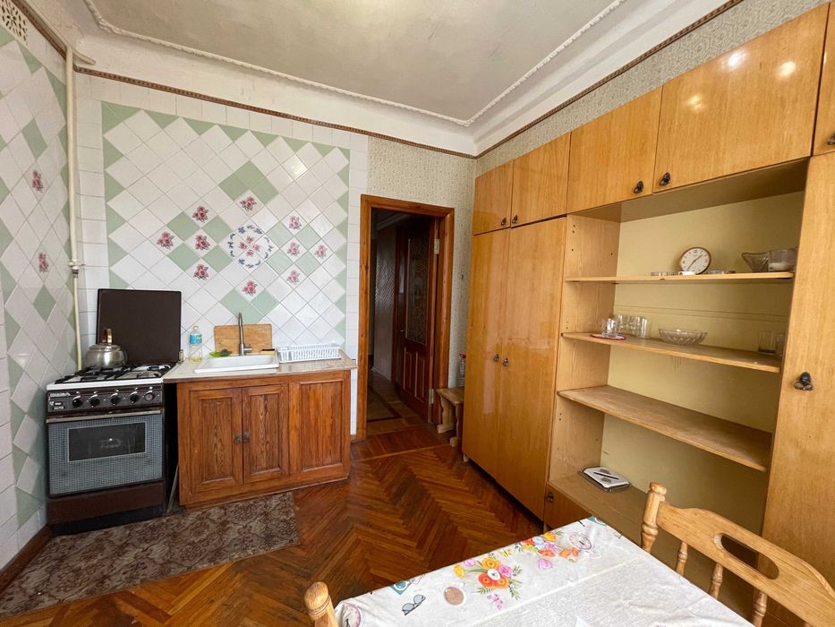 Продам Сталинку, в доме со шпилем, на Плехановской.(404261)