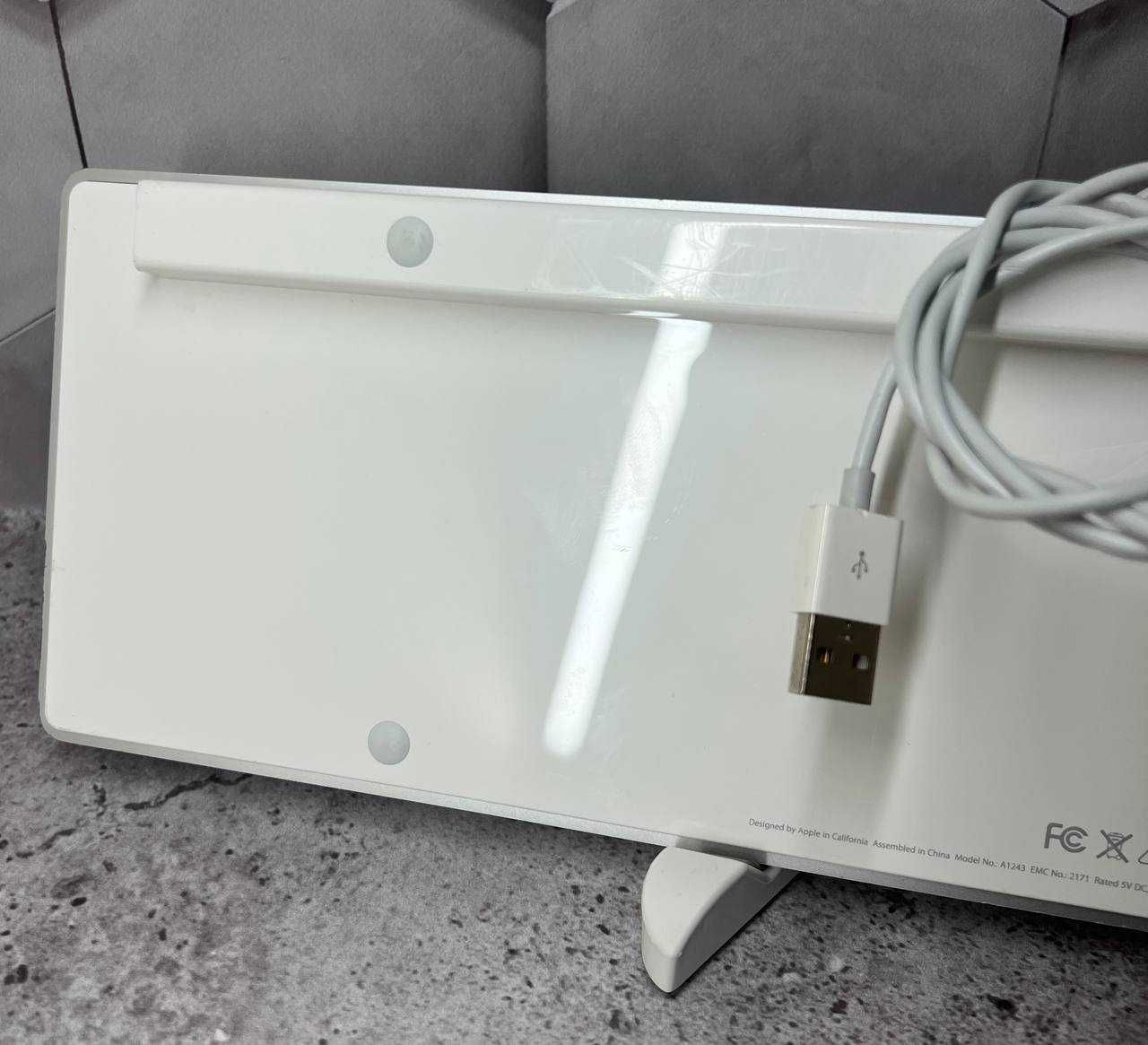 Провідна клавіатура Apple A1243+ оптична миша в подарунок
