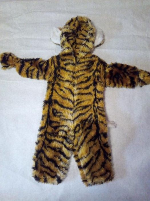 Карнавальные меховой костюмы. тигр.на 74 рост.