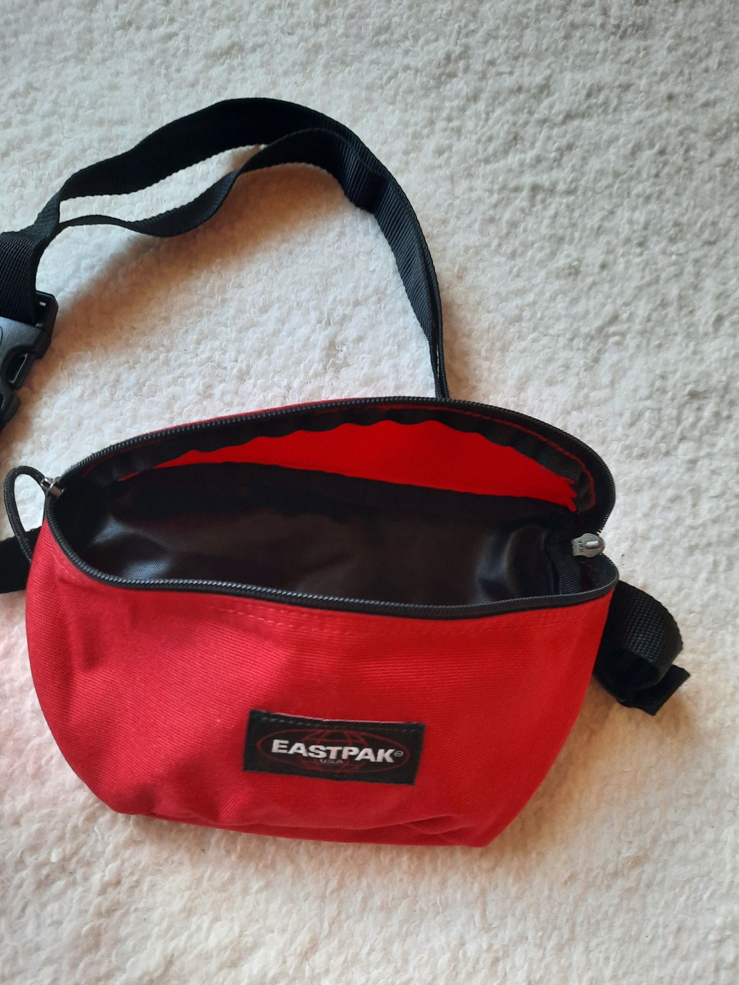 Nerka Eastpak saszetka pasek regulowany.
