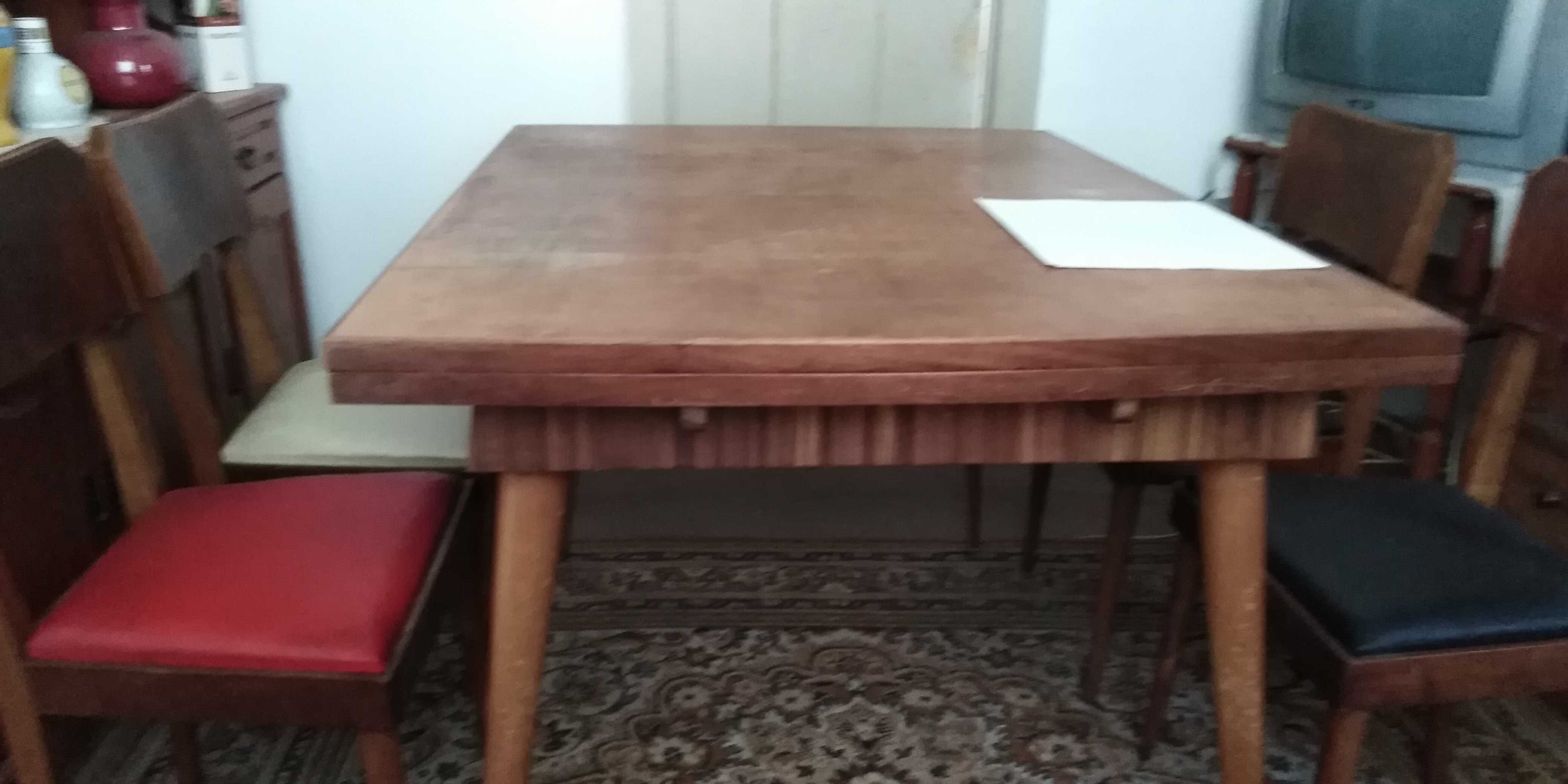 Mesa de casa de Jantar extensivel + 6 cadeiras no concelho do Seixal