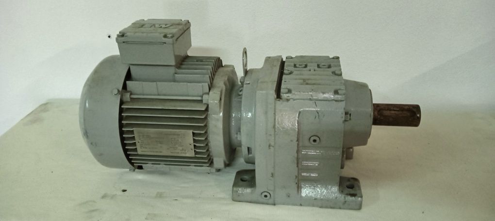 Motores elétricos NOVOS