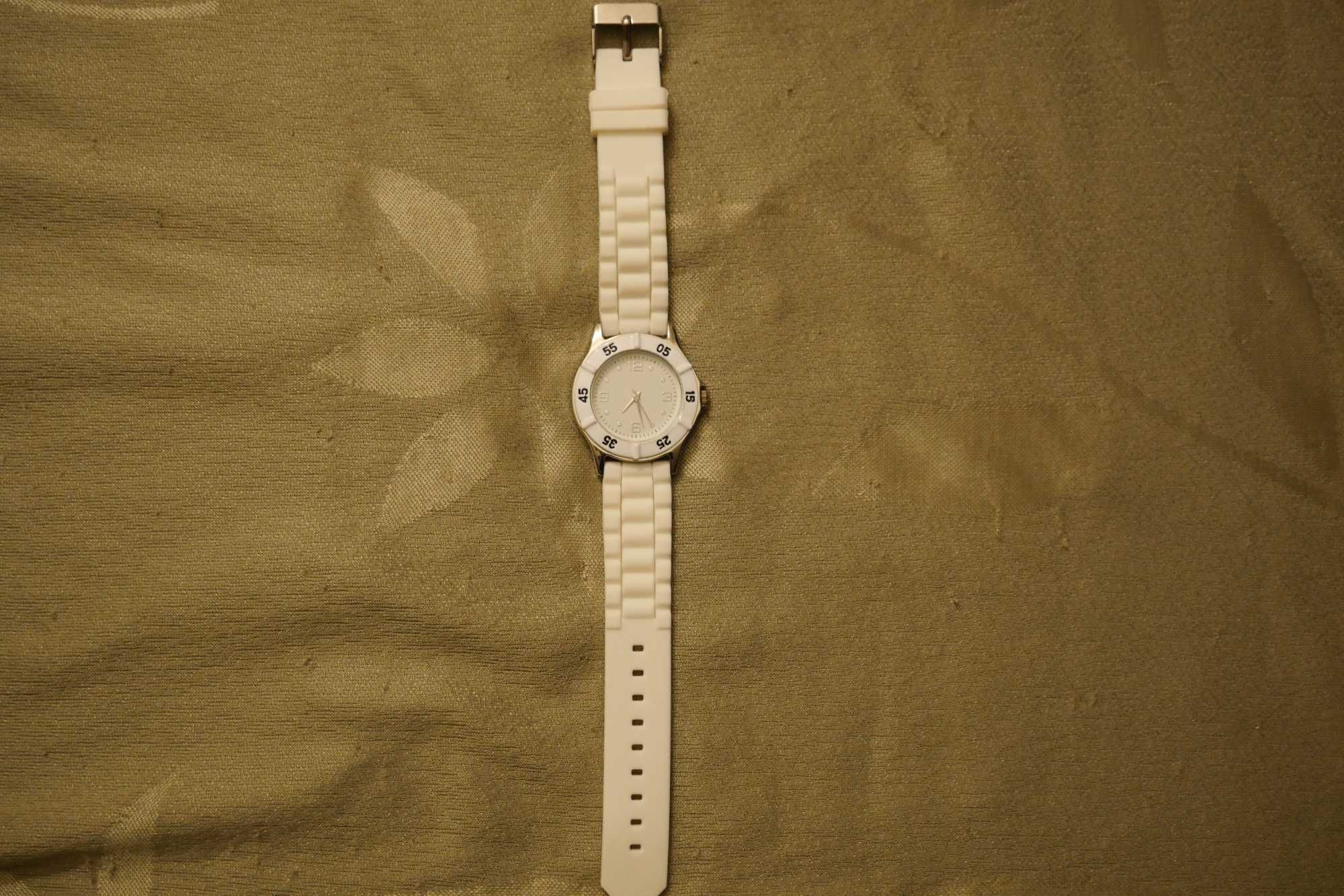 Nowy zegarek na prezent na Komunię Komunia biały pasek eleganckie etui