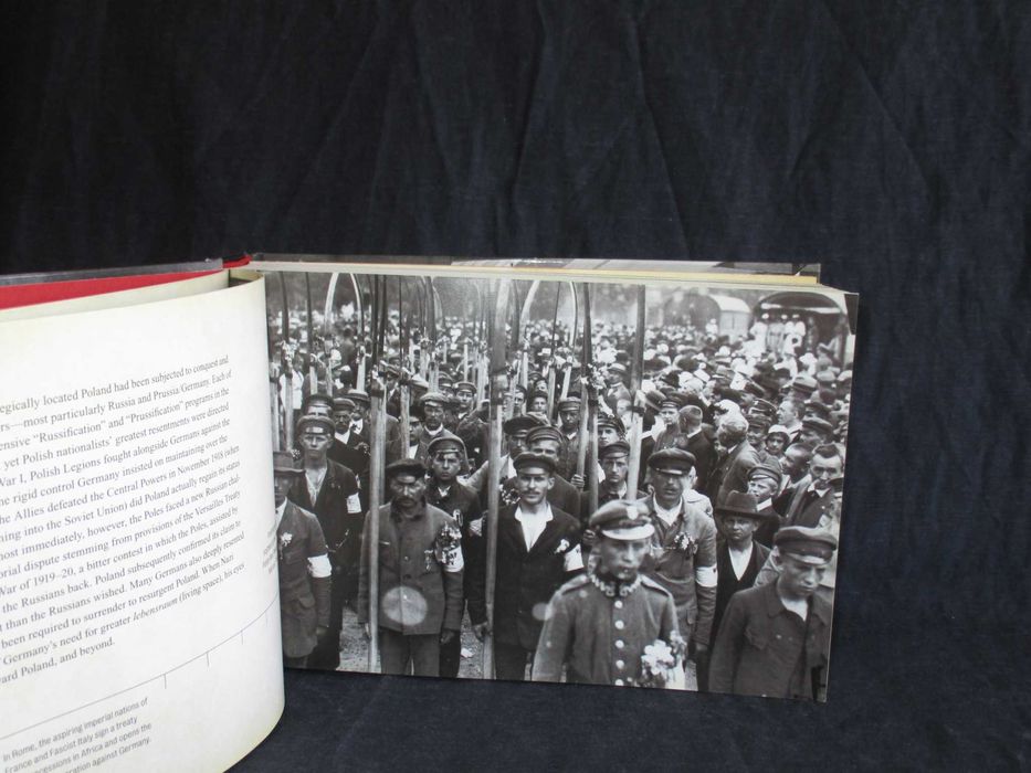 Livro World War II 365 Days Margaret E. Wagner
