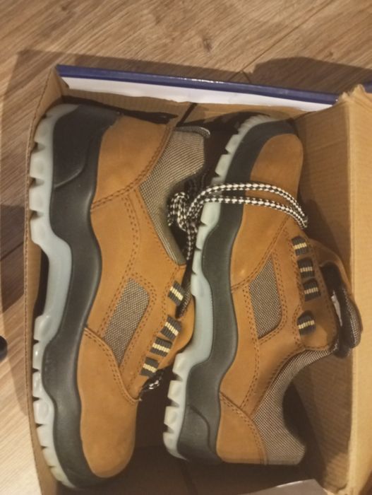 Buty robocze z zabezpieczeniem na palce