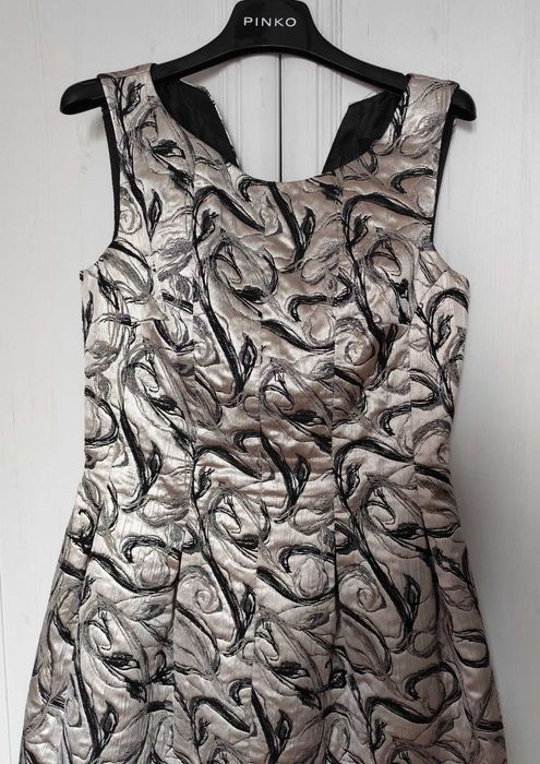 Srebrna ciepła zjawiskowa elegancka sukienka czarny print S S/M M