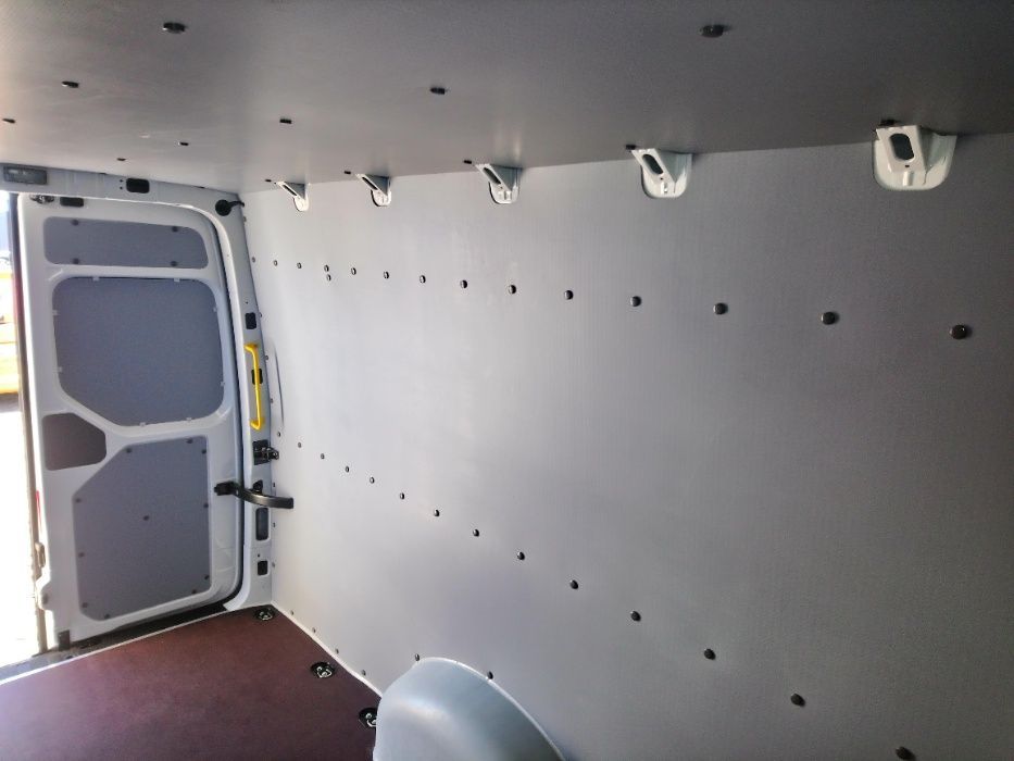 VW Crafter L5H3 Lekka zabudowa paki w samochodzie dostawczym