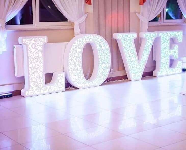 Napis Miłość z sercem Love Fotobudka Sieradz Złoczew