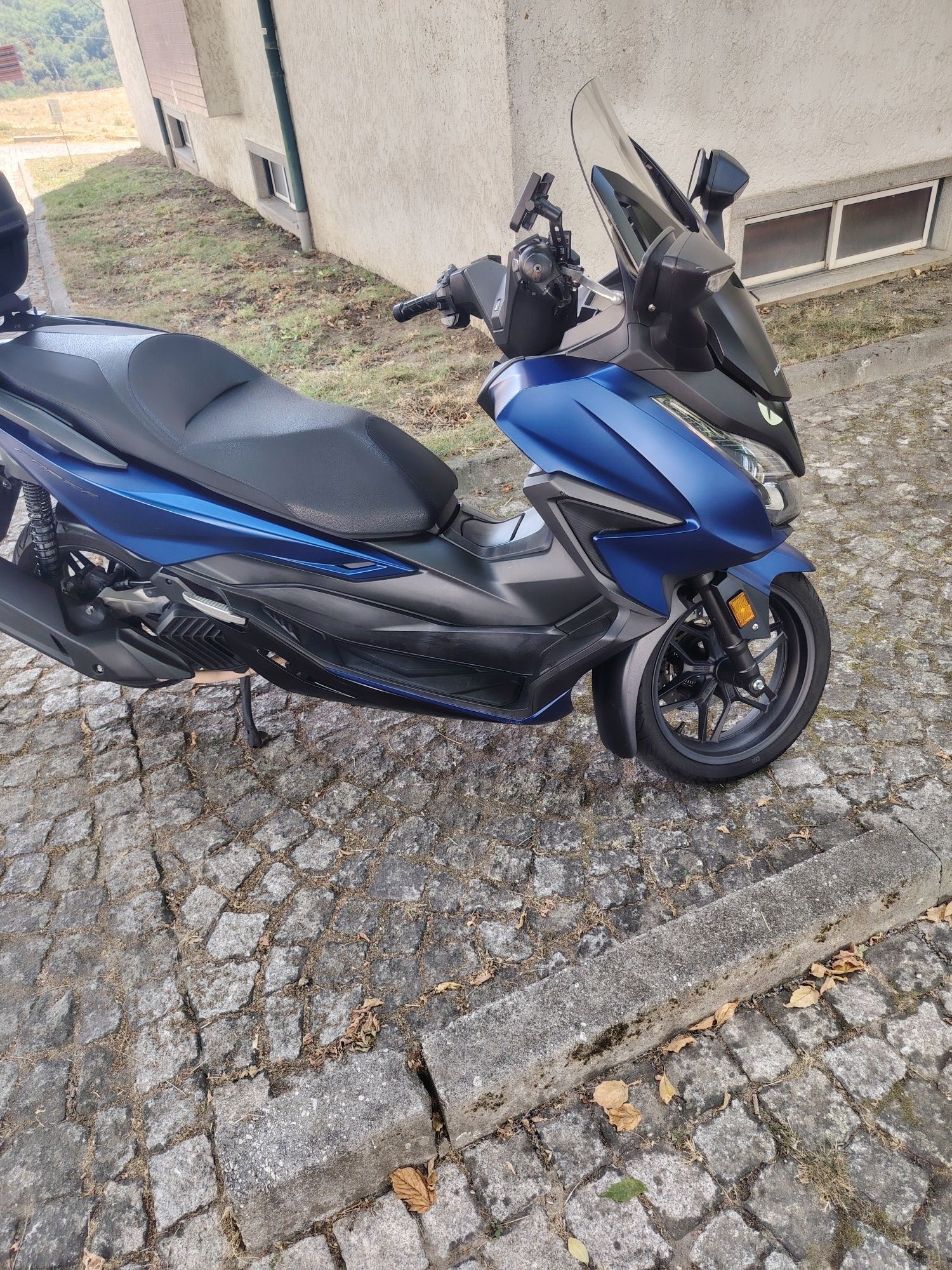 Honda Forza 125cc 2022 + Capacete