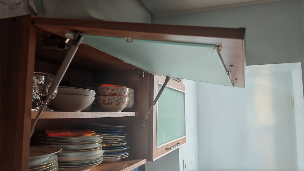 Zestaw szafek kuchennych wiszących i stojących