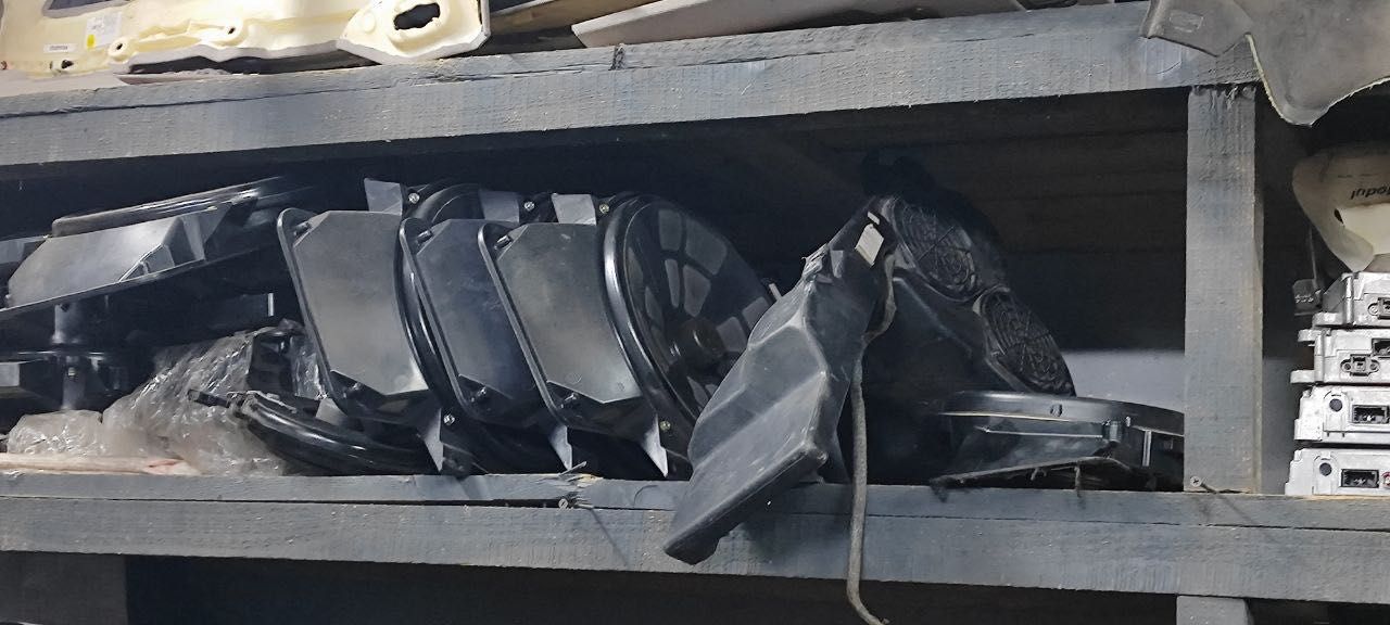 Музика Bose AUDI. Колонки Bose. Усилитешь Bose