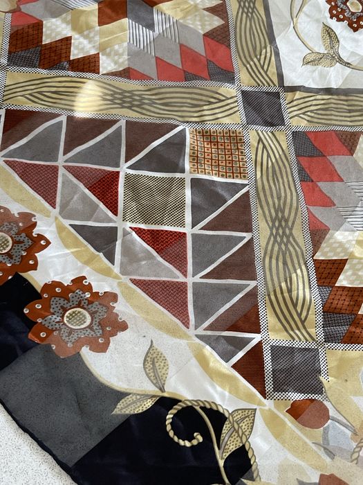 Chusta Valentino tulipany recznie rolowana 84 cm