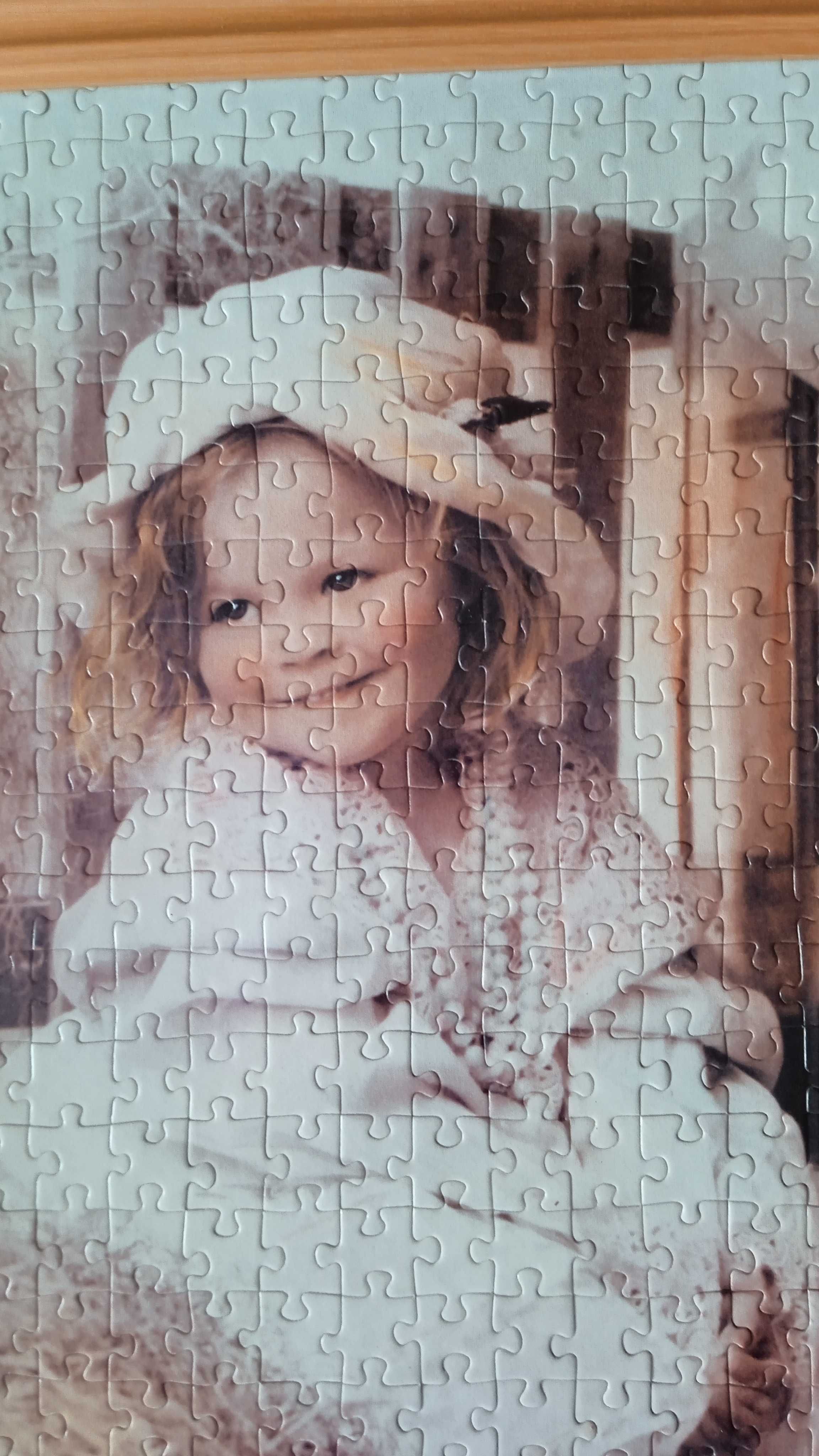Dziewczynka- puzzle złożone w ramie.
