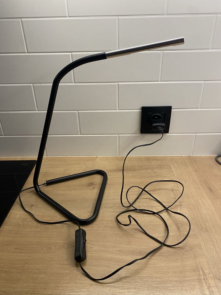 Ikea Harte Lampka biurkowa / nocna czarna