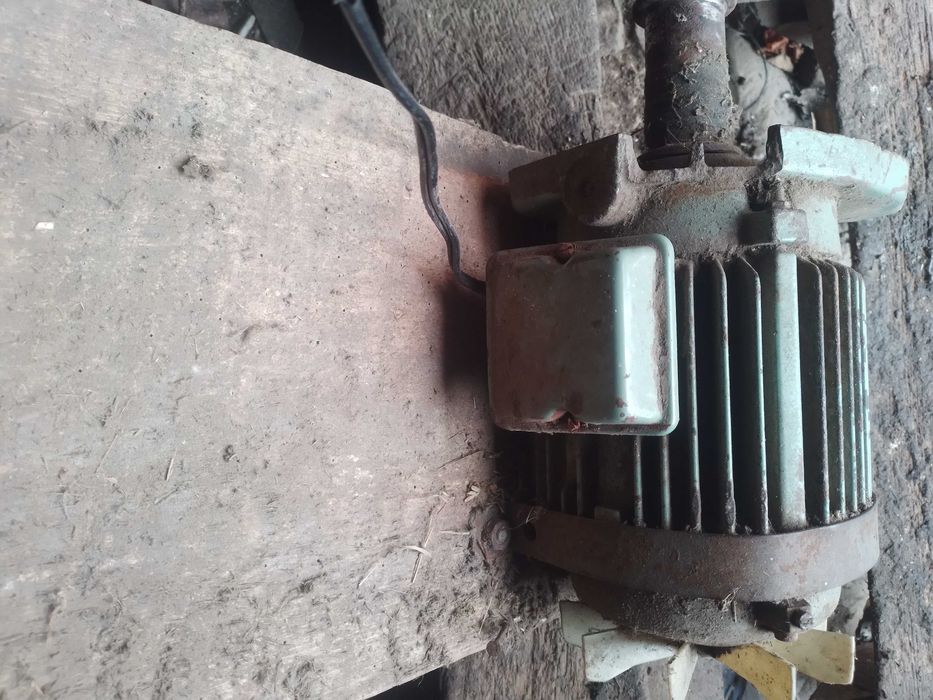 Електромотор на 220в.