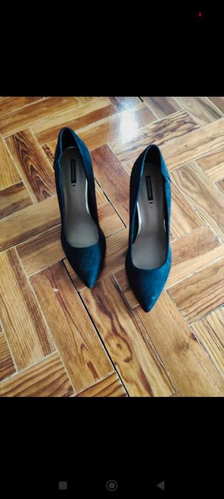 Sapatos de salto pretos