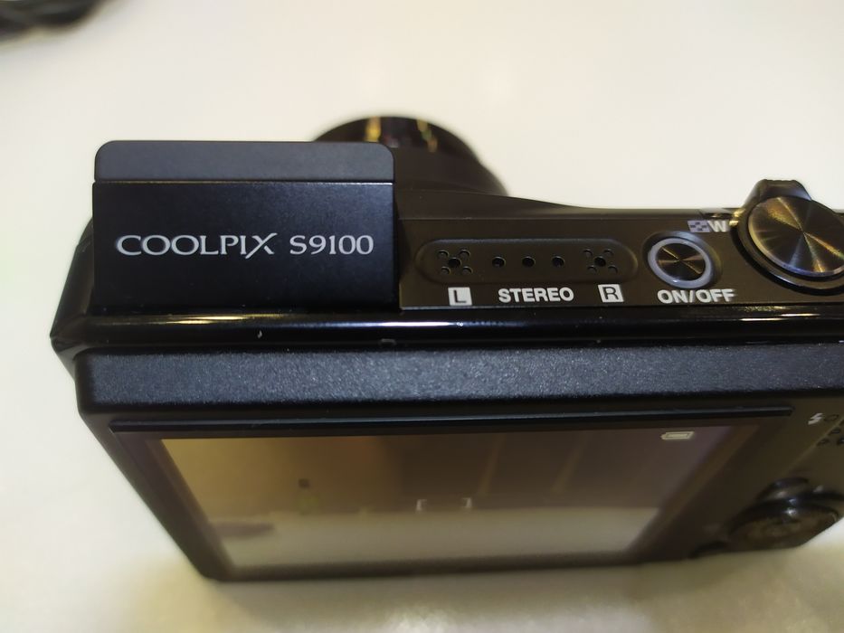 Фотоаппарат NICON COOLPIX S9100 в комплекте 64 гиг карта.