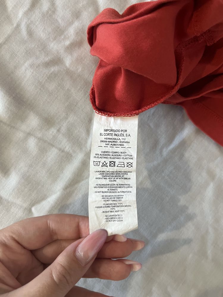 T-shirt vermelha básica | Tamanho M | El Corte Inglés