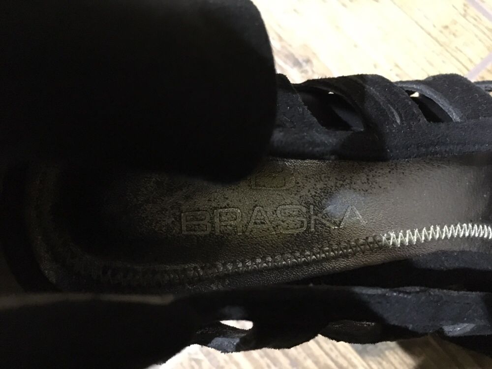 Туфли чёрные замшевые  очень  нарядные на новый год Braska  intertop