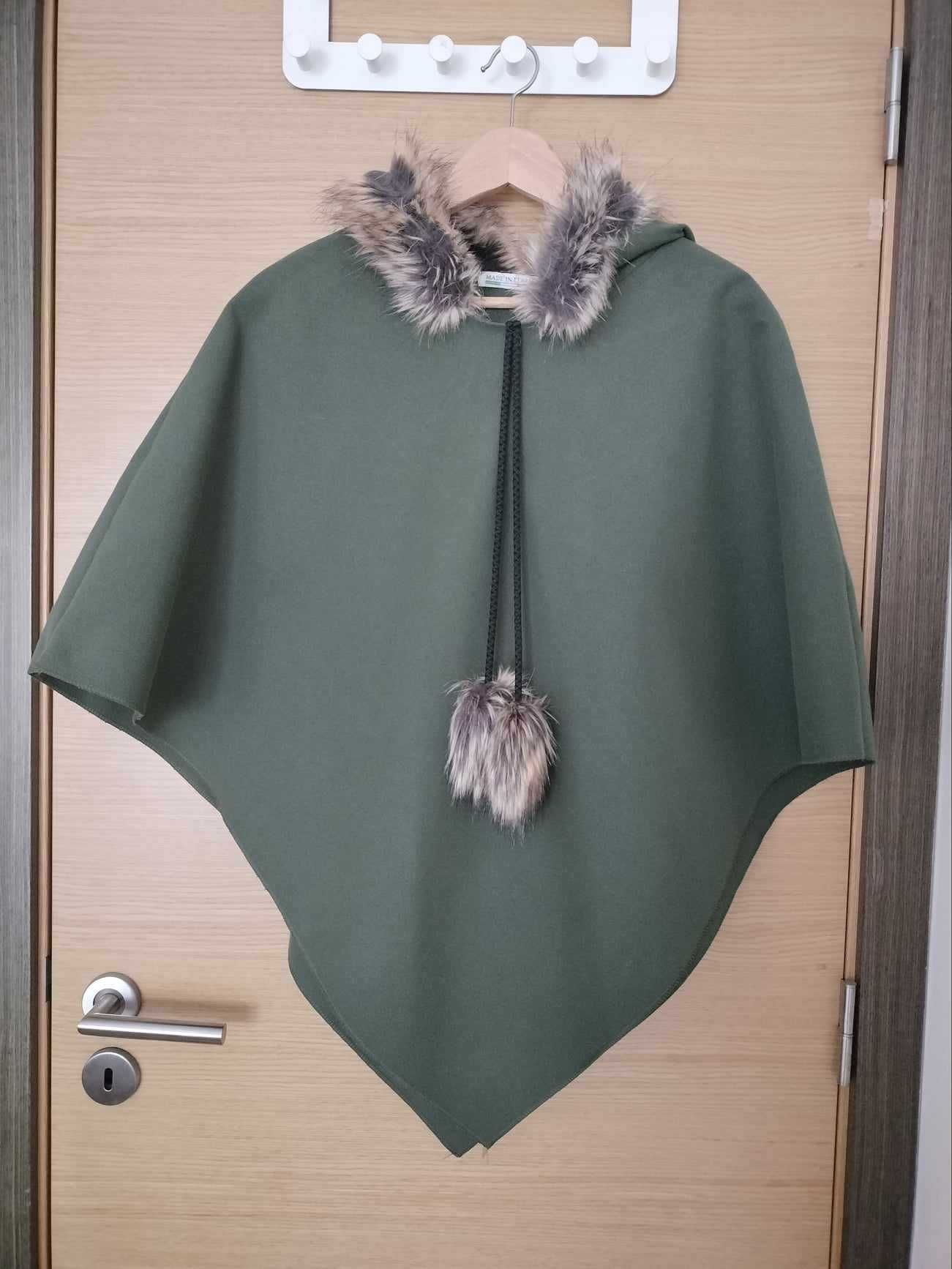 Poncho Verde com Capuz