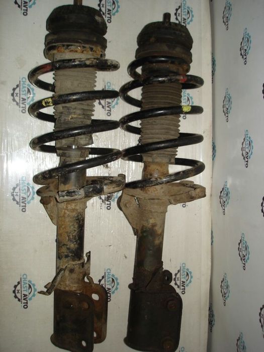 Стойки передние в сборе с пружиной Mercedes Vito 638
