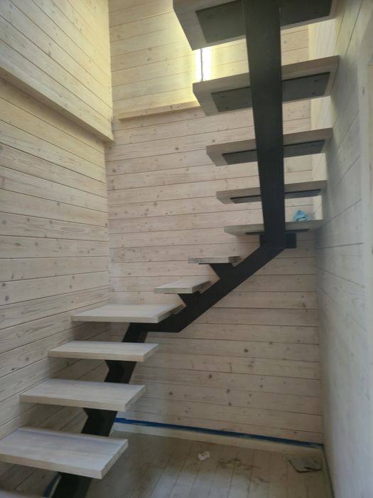 Schody metalowe wewnętrzne – nowoczesny design i solidne wykonanie