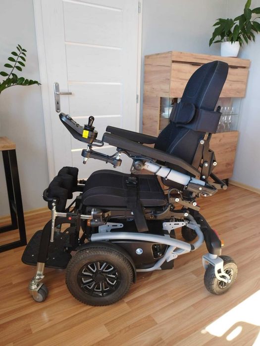 Wózek inwalidzki elektryczny z funkcją pionizacji (TIMIX SU)