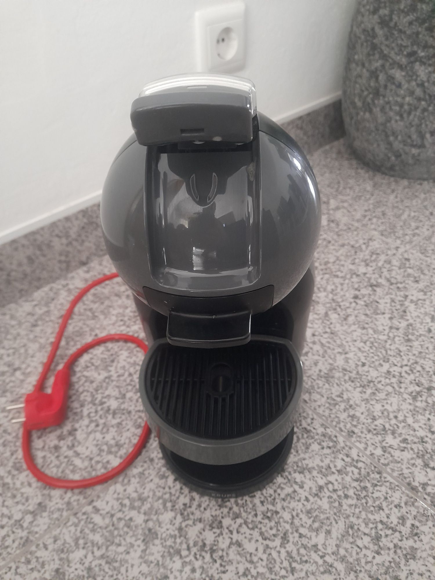 Maquina  de café  usada  a trbalhar muito  bem.
