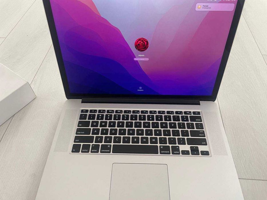 Macbook pro 15 space  заряд держить годину