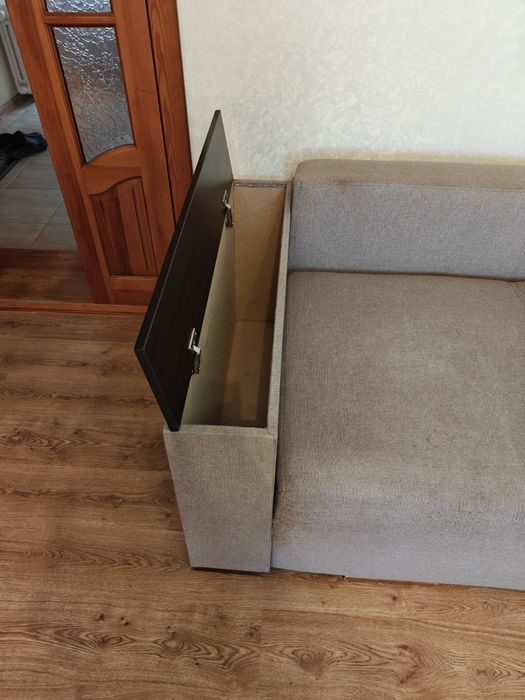 Диван у хорошому стані