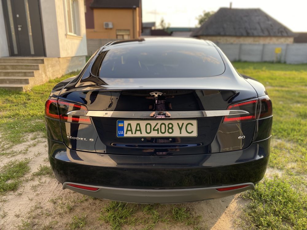 Tesla Model S 60 2013